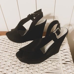 Chinese Laundry Black leather wedges. 8.5